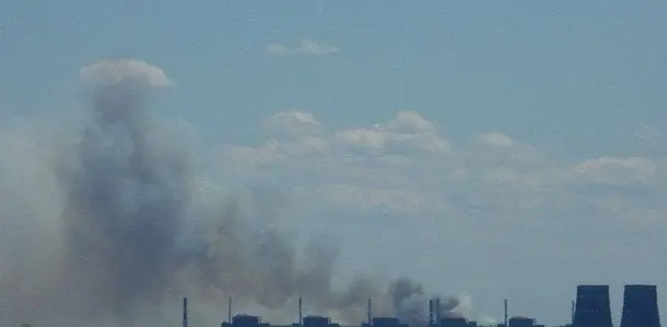 Поблизу Запорізької АЕС зафіксували стовп диму: що відомо (фото, відео)