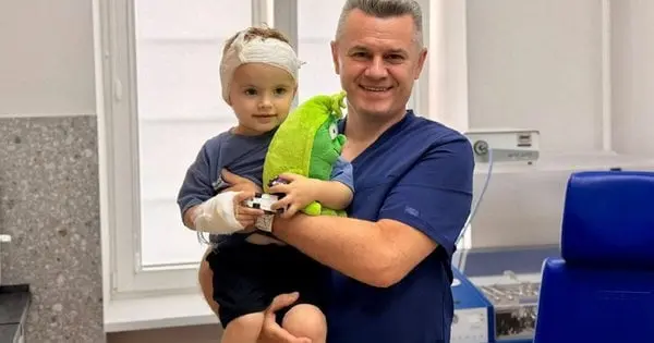 Львівський отоларинголог вперше самостійно провів кохлеарну імплантацію 3-річному хлопчику
