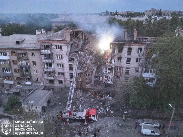 Удар по Миколаєву: одна людина загинула, серед постраждалих — підліток (фото)