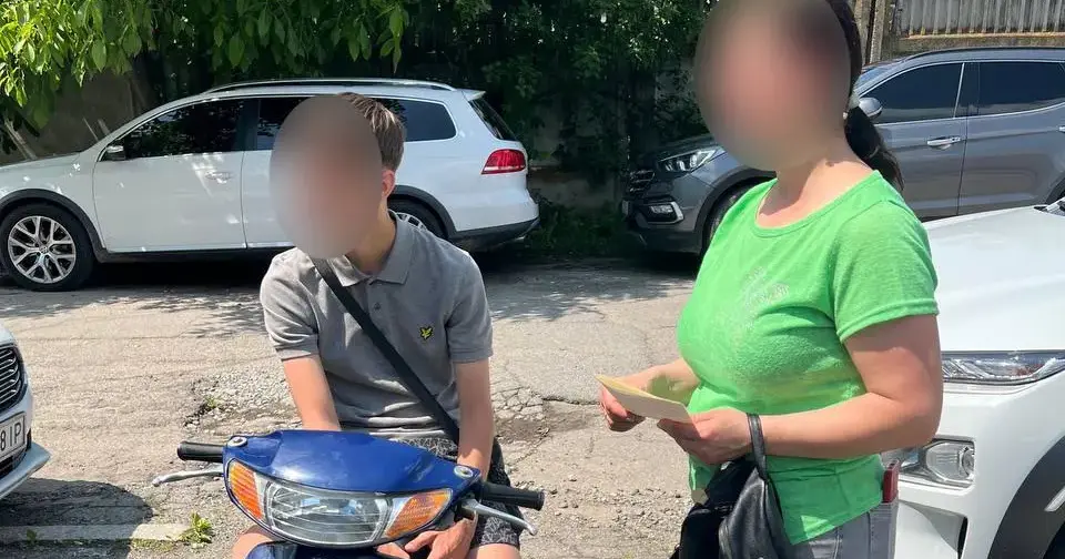 У Вінниці патрульні зупинили неповнолітнього водія скутера