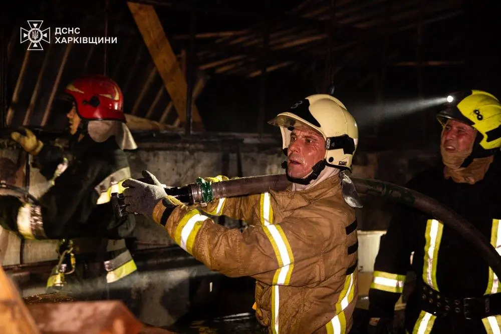 У Харкові палало підприємство – рятувальники показали фото наслідків