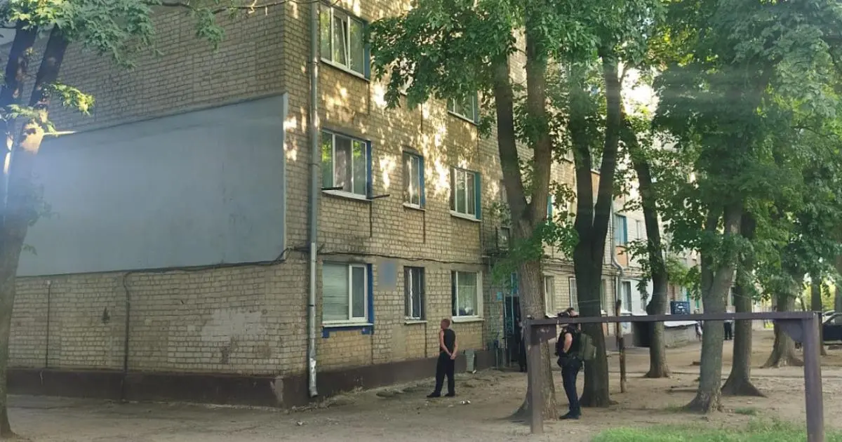 Харків'янин взяв у заручниці двох жінок та погрожував їм ножем