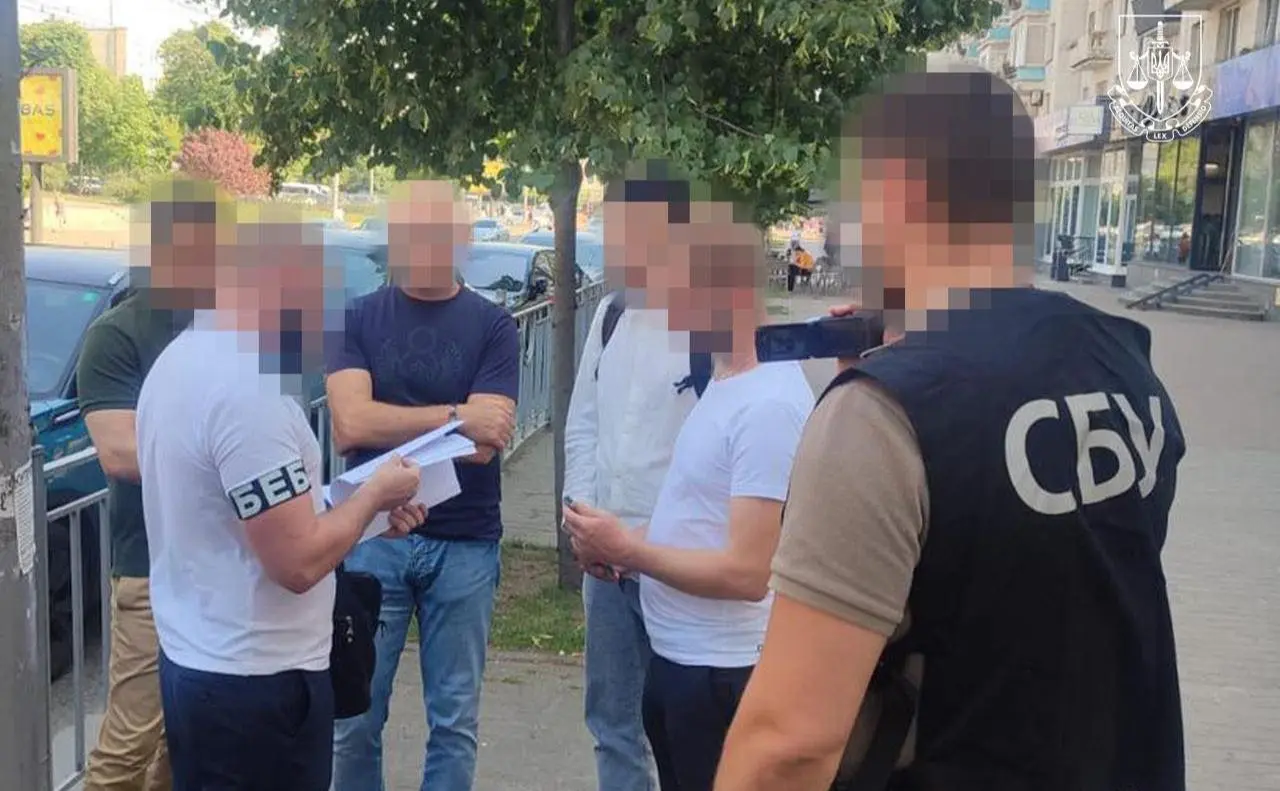 Колишнім авіаперевізникам повідомили про підозру у несплаті податків на сотні мільйонів