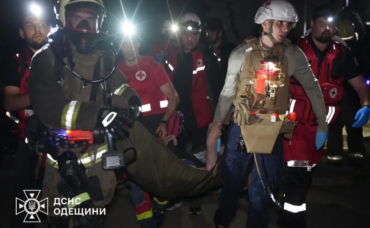 Росія атакувала Одесу: загинула жінка, з палаючих квартир врятували людей і тварин