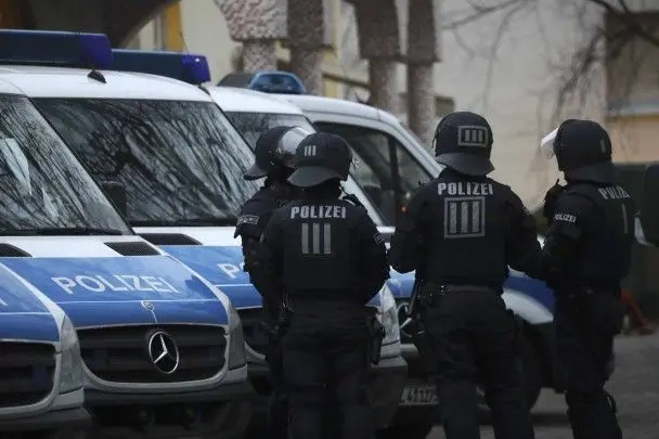 Кривавий напад зупинив Октоберфест на 7 годин: чоловік розстріляв свою сім’ю і підпалив будинок