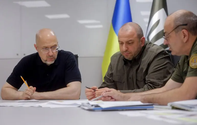 Шмигаль з Умєровим анонсували закупки дронів-перехоплювачів