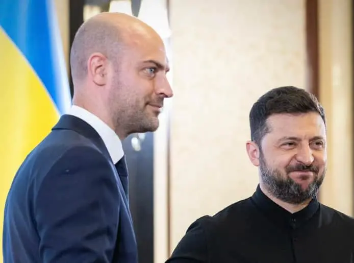 Зеленський вручив главі МЗС Франції орден 