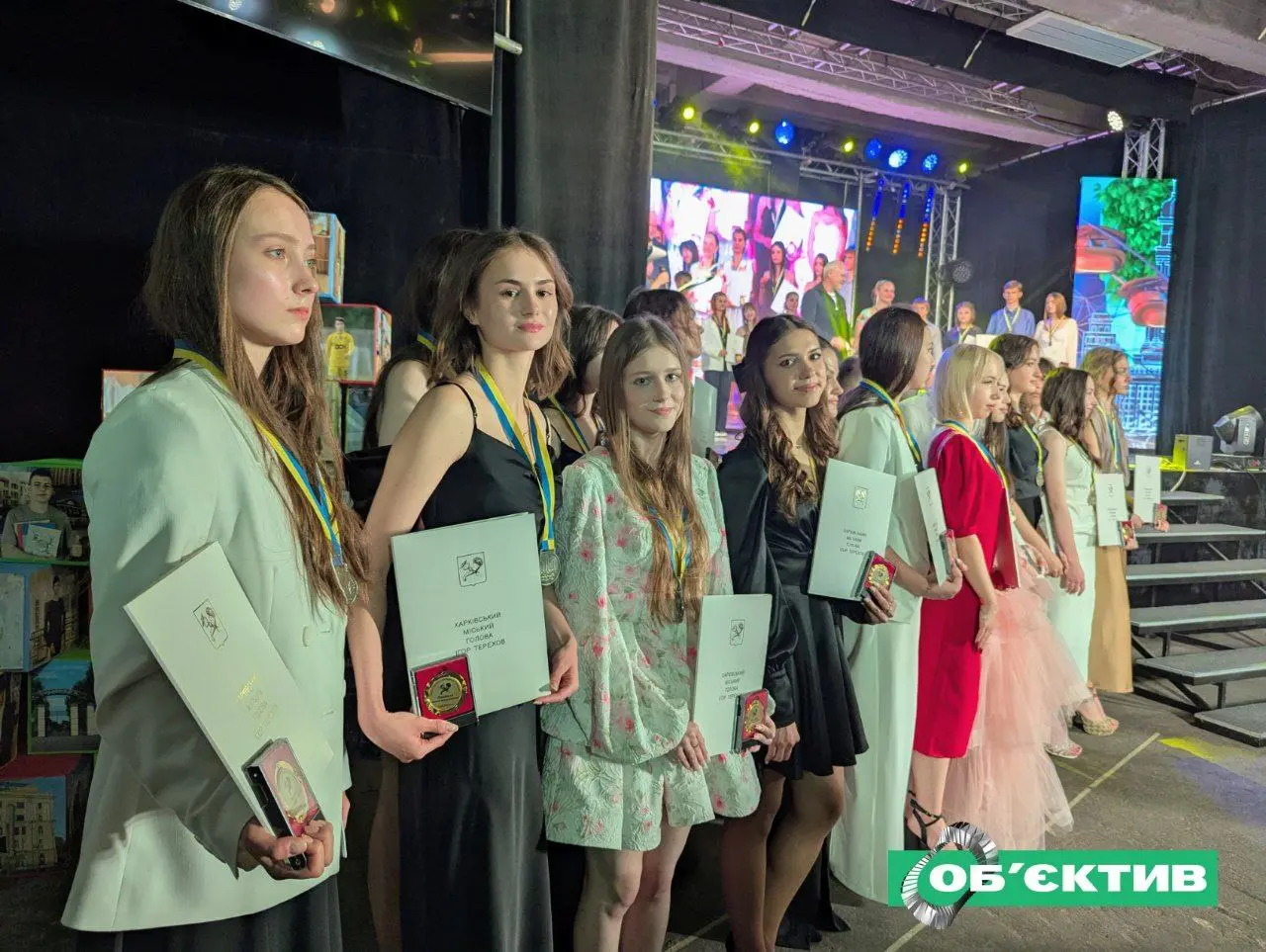 Випускний в укритті: де та яким бачить своє майбутнє молодь Харкова (відео)