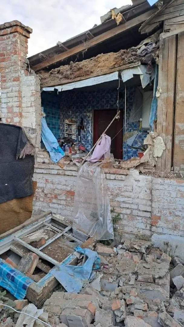 Війська РФ обстріляли Дніпропетровщину: горіли авто та будинки, є загиблий, серед поранених — дитина