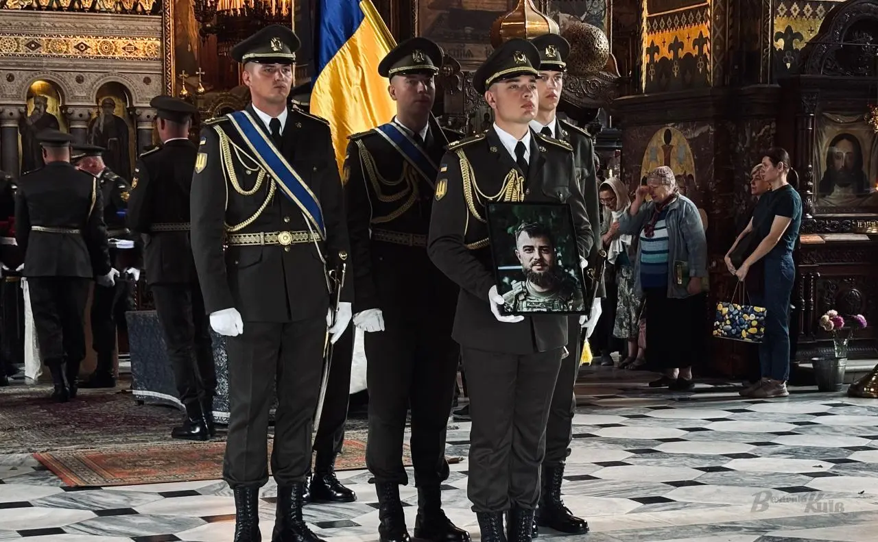 Україна для нього була дуже-дуже рідною: у Києві попрощались із військовим Євгеном «Остапом» Остапенком. ФОТО