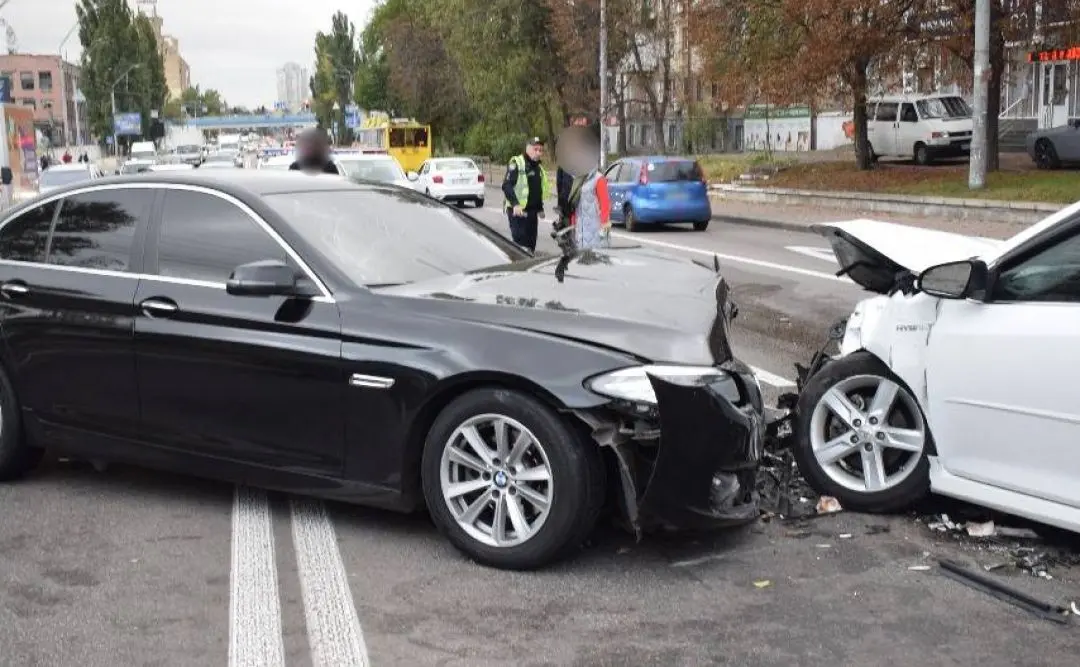 У Києві водій BMW «під кайфом» відправив до лікарні трьох людей