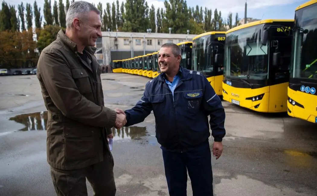 Київ вивів на маршрути перші 20 нових автобусів, придбаних за кошти партнерів