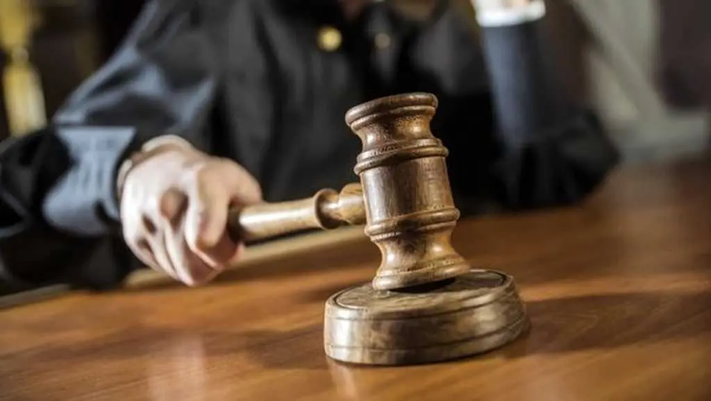Одеський суд відправив жінку, яка звинувачується у вбивстві новонародженої, під нічний домашній арешт