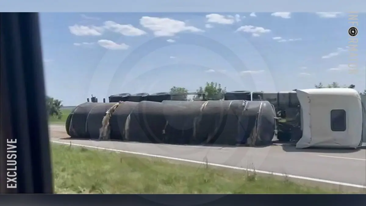 На трасі Дніпро-Кривий Ріг перекинулися Nissan та вантажівка DAF з піском