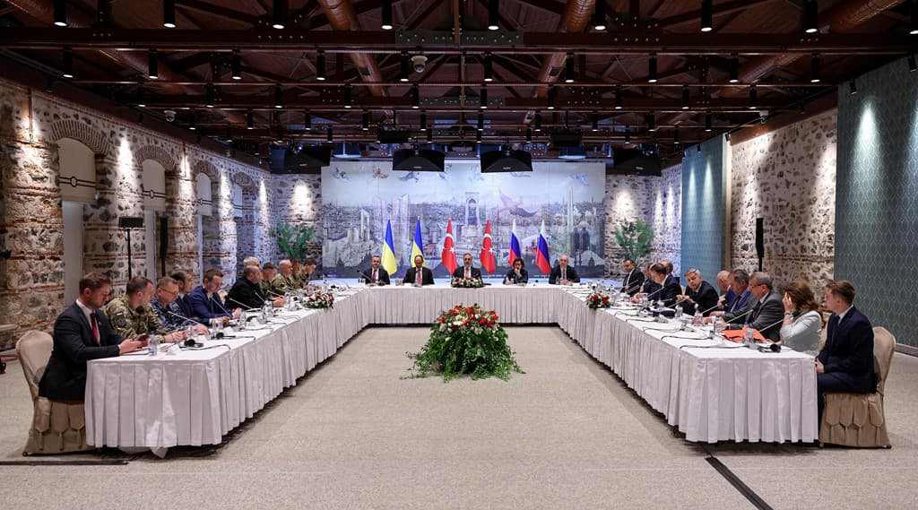 ЗМІ: на переговорах у Стамбулі росіяни погрожували Україні "вічною війною"