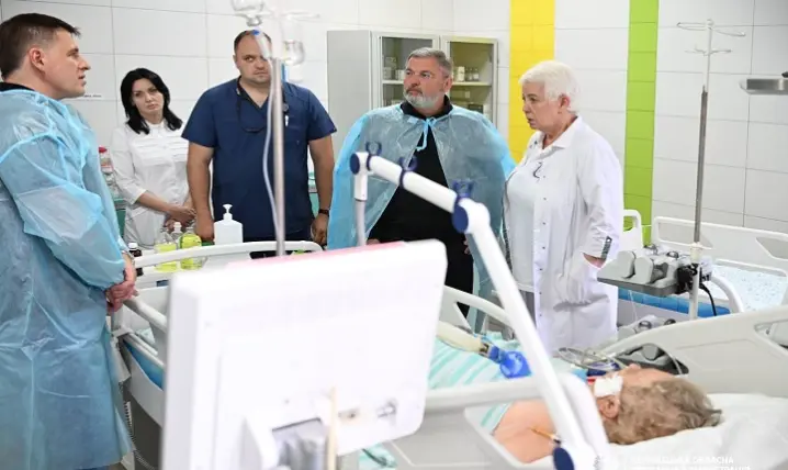 Ракетний обстріл Чернівців: четверо травмованих людей досі перебувають у лікарнях