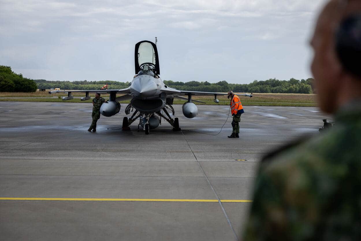 Нідерланди підтвердили, що відправили останні F-16 для України