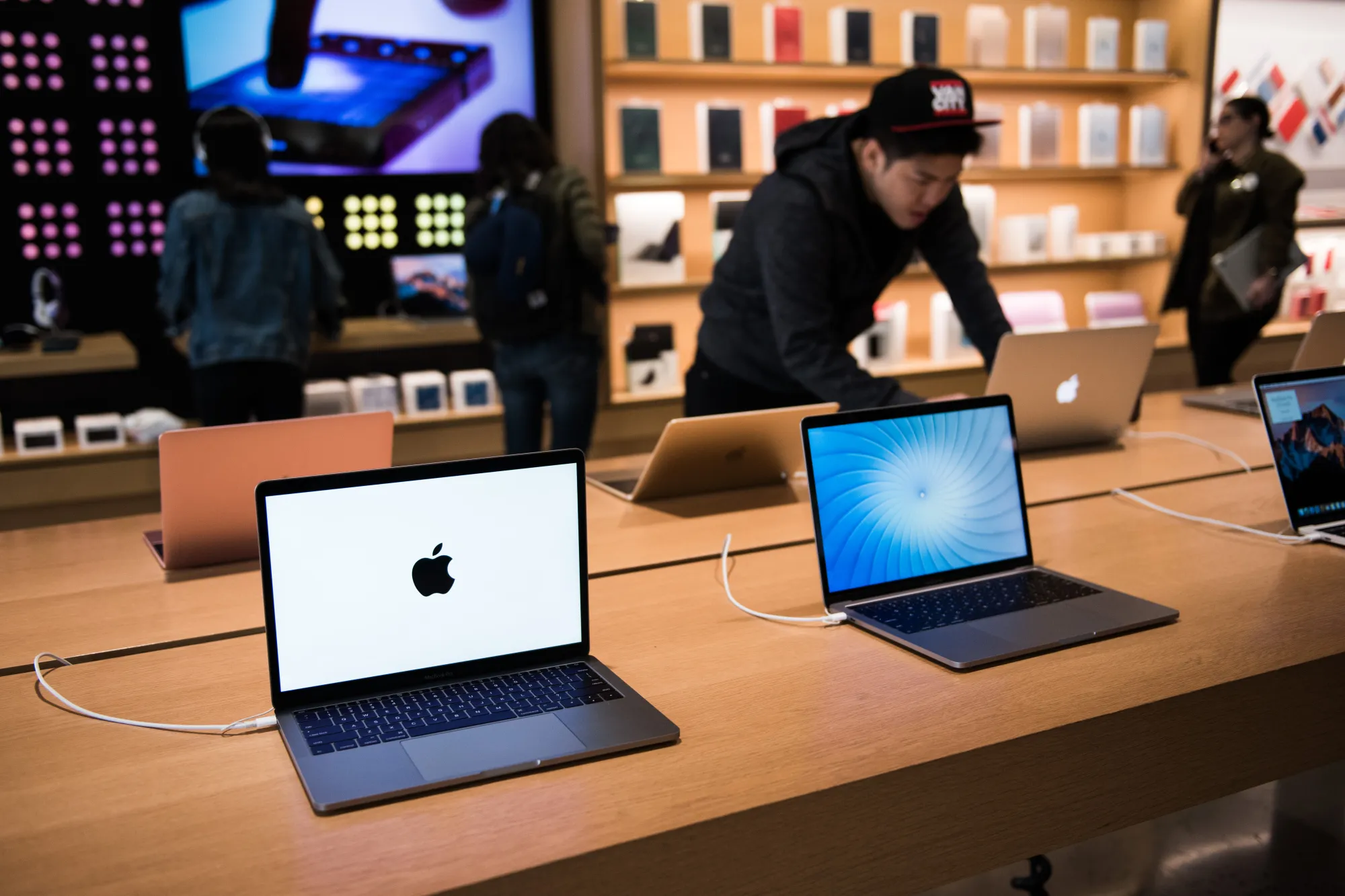 Apple працює над бюджетним MacBook Air з чипом A18 Pro