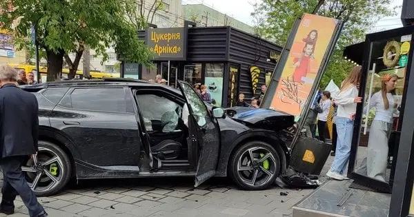 На Сихові трапилась потрійна ДТП з маршруткою, є постраждалі