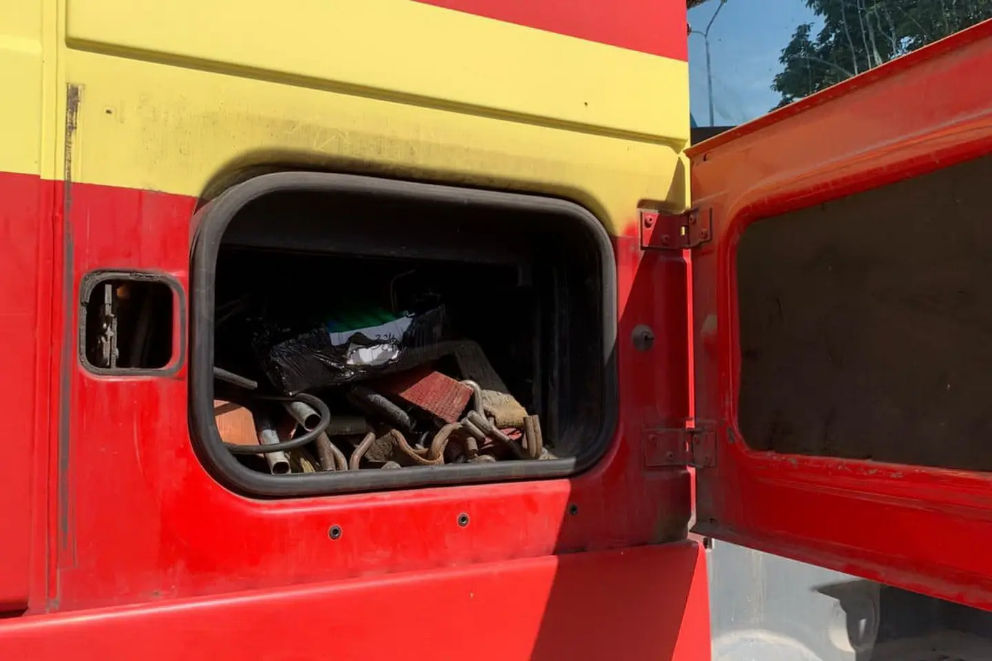 Стероїди з інструментами: чоловік хотів незаконно провезти «гормони» на Вінниччині