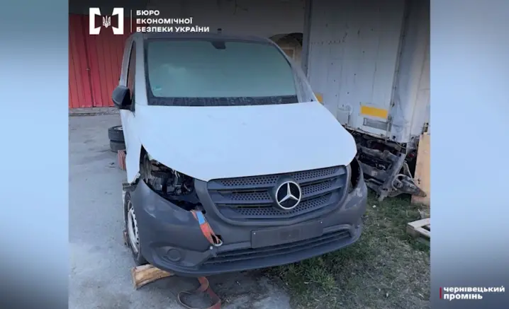 Замість фронту - на продаж: детективи БЕБ викрили чоловіка, який привласнював авто