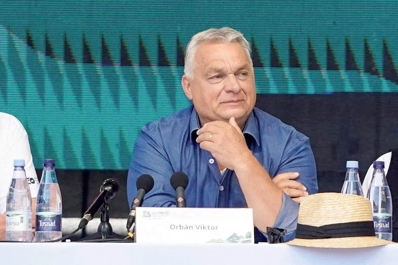 Орбан перед виборами роздасть бюджетникам гроші на житло