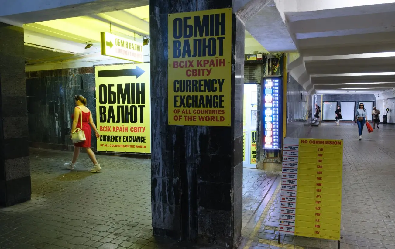 Обмінники підвищили курс долара і різко опустили курс євро