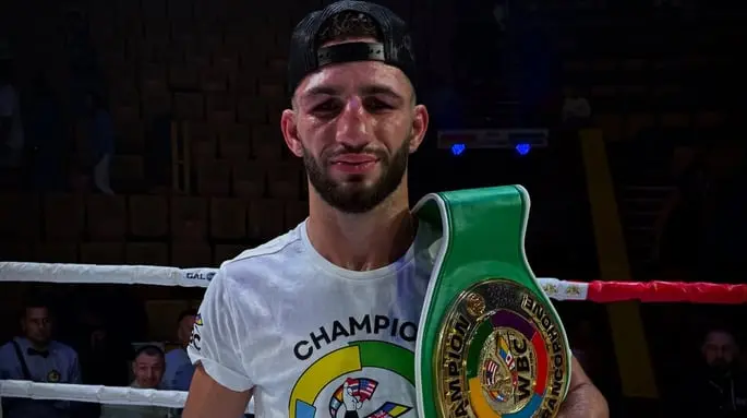 Непереможний Михалушко здобув титул WBC Franсophone в напівсередній вазі
