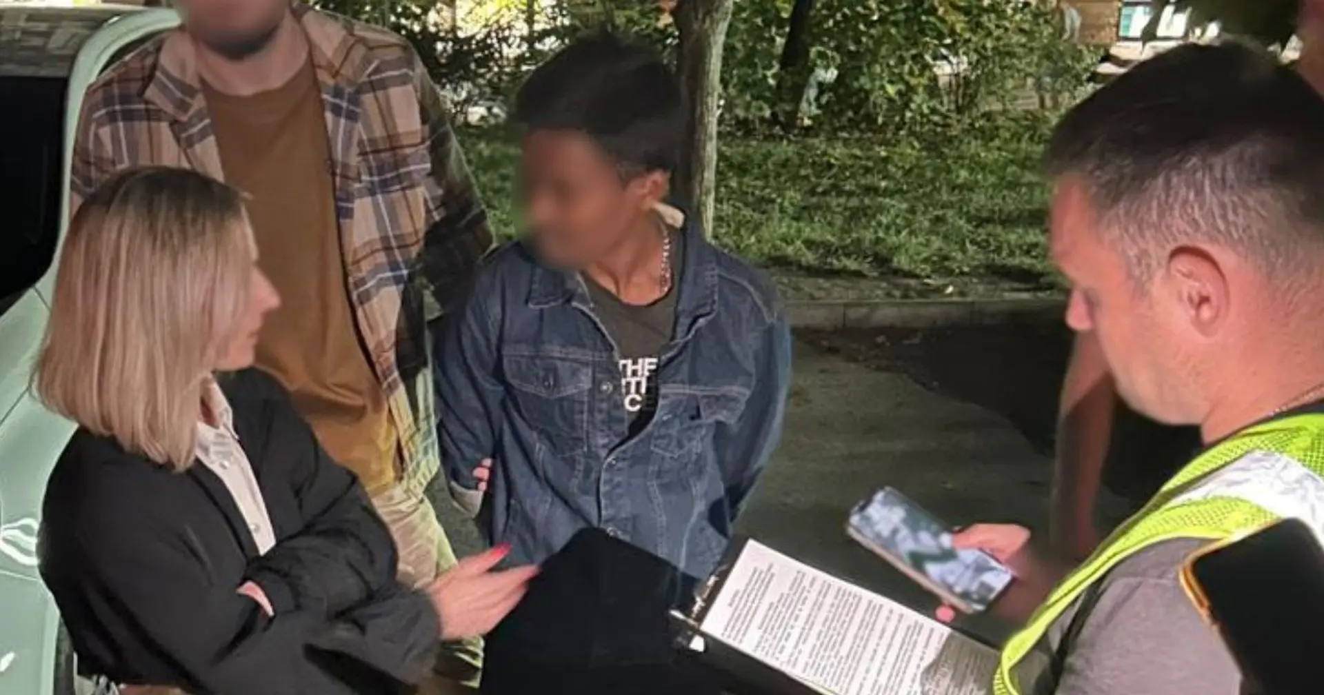 Вдавали з себе студентів: у Києві викрили схему незаконного в&#700;їзду іноземців до України