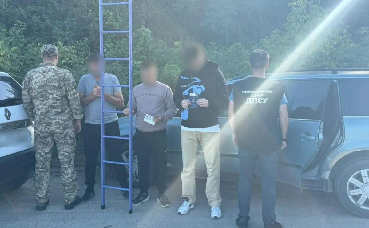 На Буковині ухилянти збиралися «штурмувати» кордон із драбиною у руках