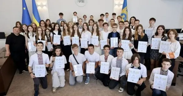 Львівські школярі отримали по 10 тис. грн премії за успіхи на олімпіадах та конкурсах