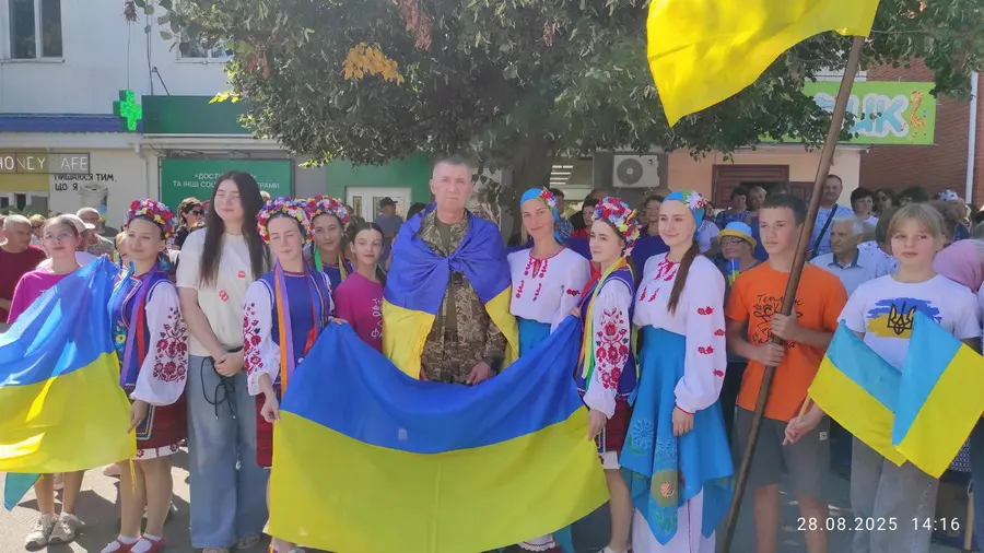 На Вінниччині всією громадою зустріли захисника, який понад три роки був у ворожій неволі