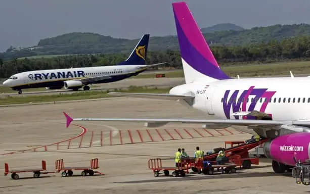 Польський регулятор взявся за WizzAir i Ryanair через непрозорі правила з розміром багажу