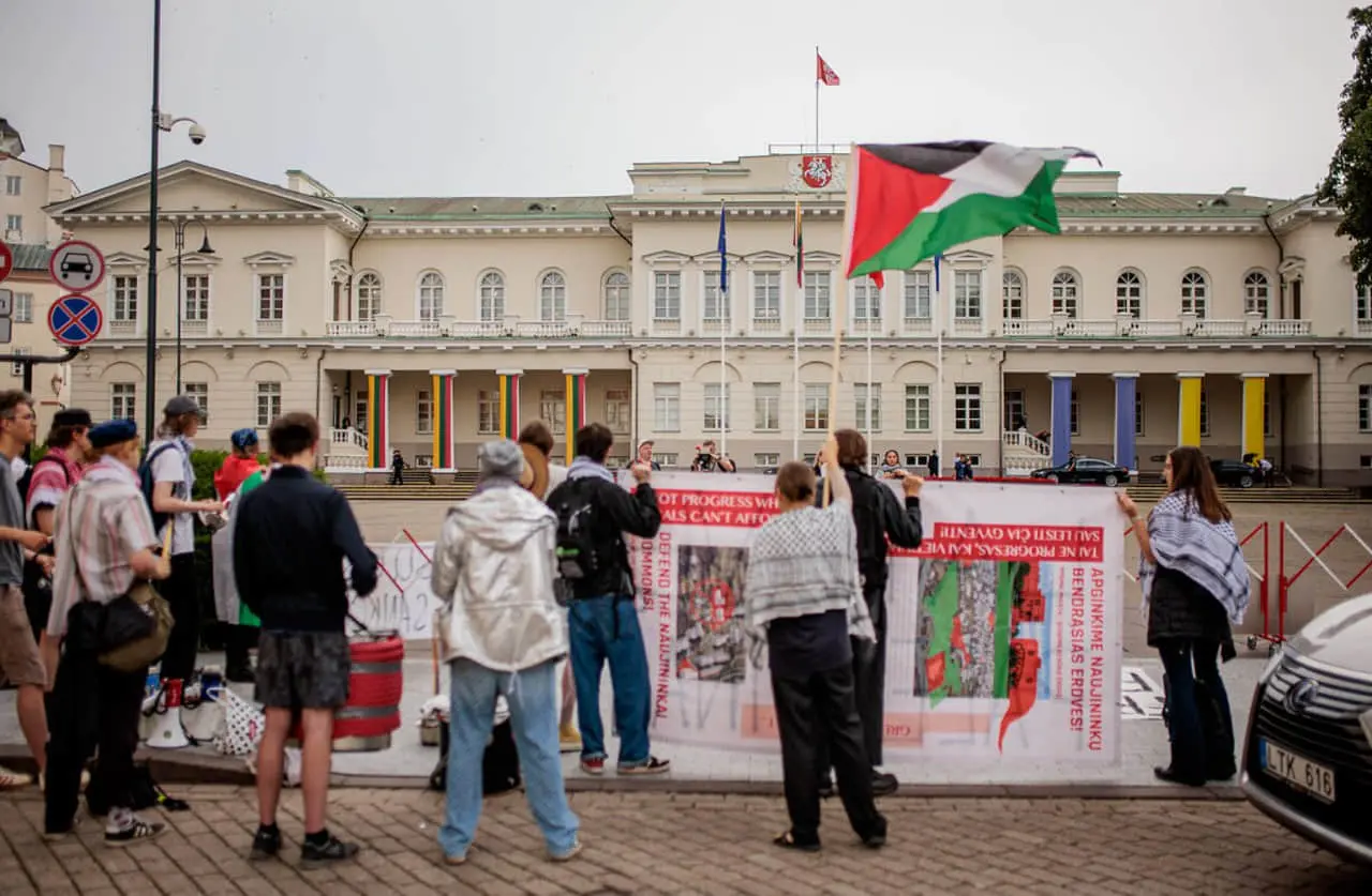 У Вільнюсі – протест на тлі візиту президента Ізраїлю