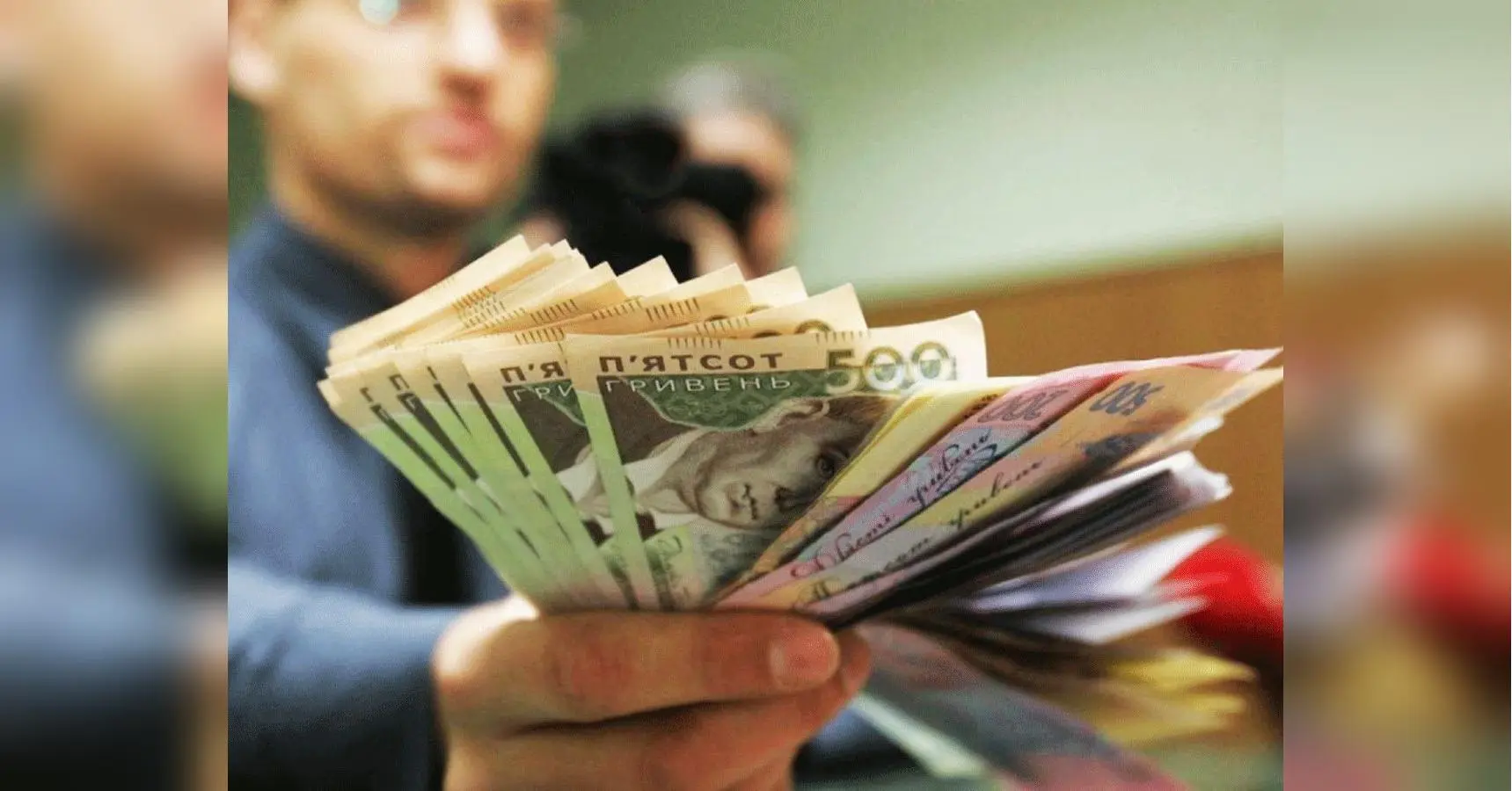 Українцям пропонують додаткові виплати до пенсії: про які суми йдеться