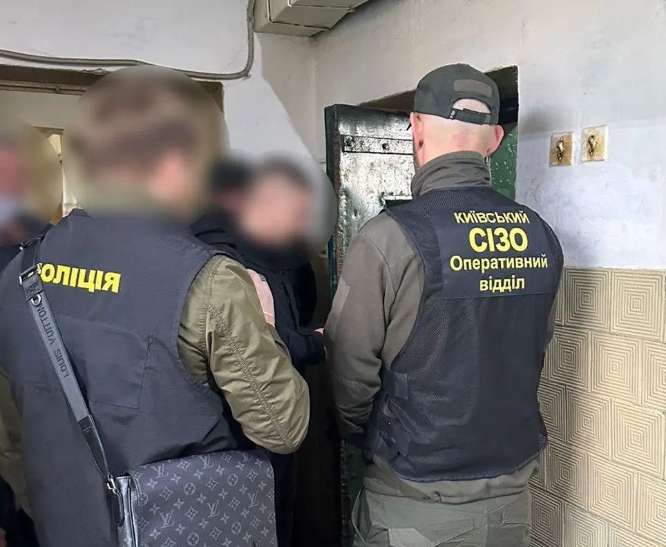 Поліція викрила постачальників наркотиків до столичного СІЗО в самому ізоляторі