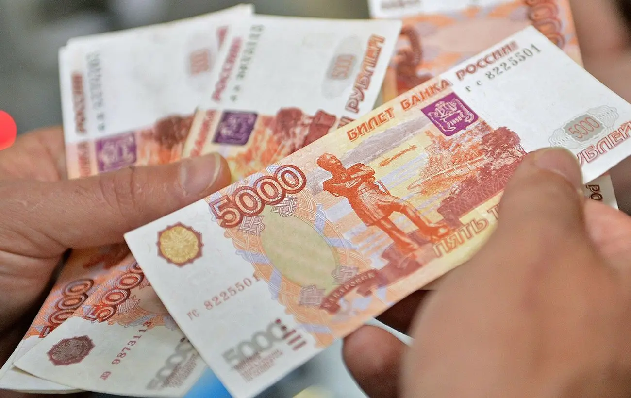 Через затяжну війну Росія піднімає податки і готує удар по банках, - СЗРУ