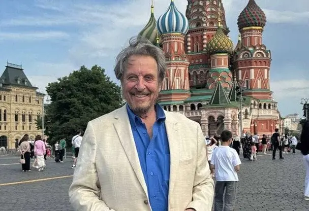 Батько Ілона Маска раптово приїхав до Москви