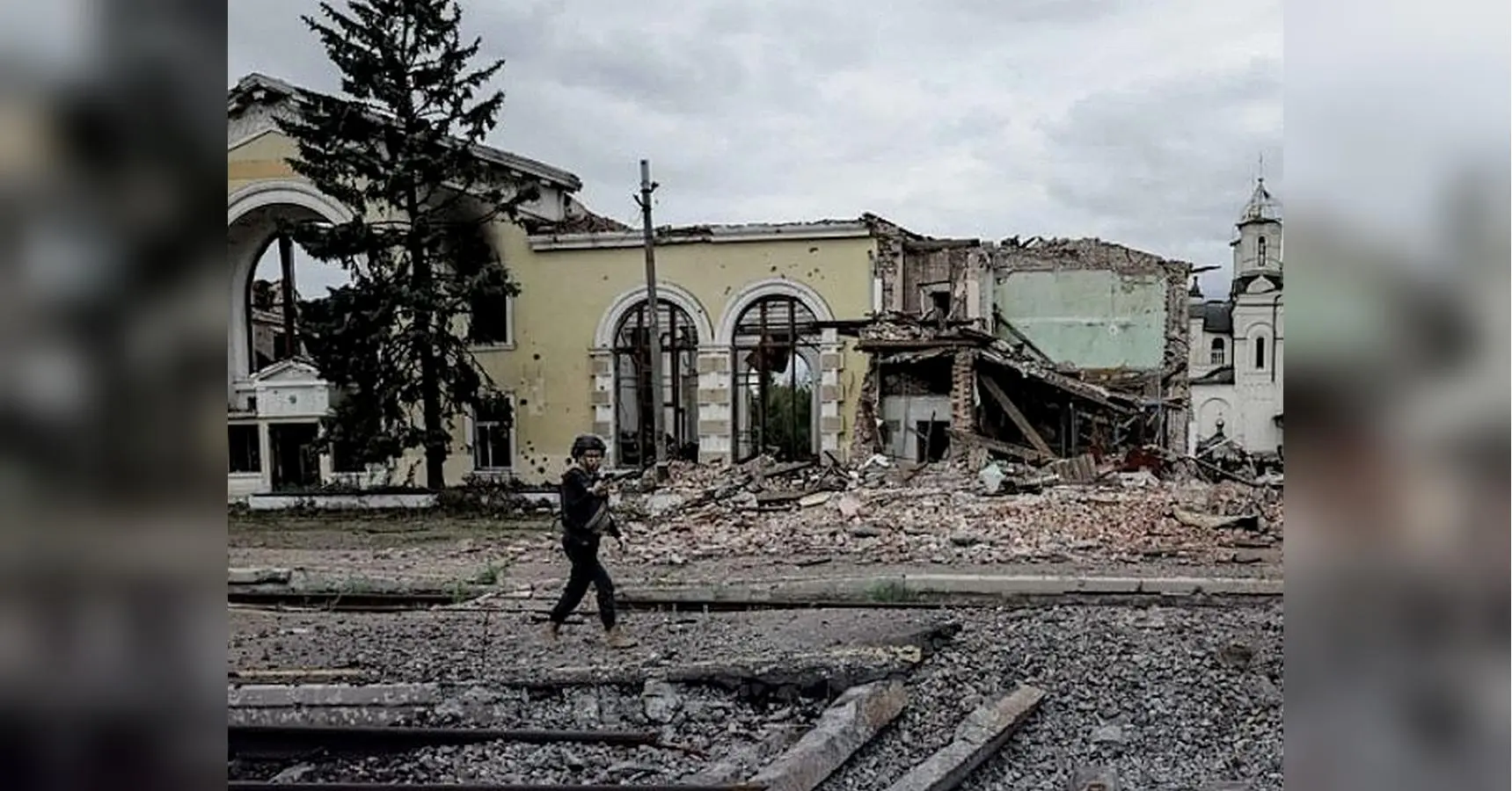 «Багато сімей перепоховали рідних-воїнів, бо розуміли неминучість смерті нашого міста»: як виживає прифронтова Костянтинівка