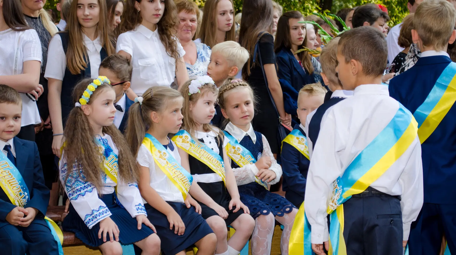 "Може становити загрозу": омбудсмен закликав батьків і вчителів не поширювати фото дітей у соцмережах