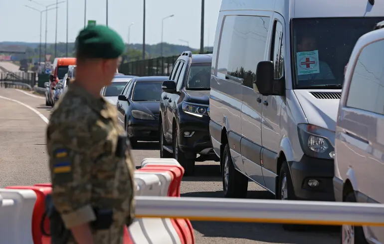 Наука без молоді: чи витримає Україна дозвіл студентам виїжджати за кордон