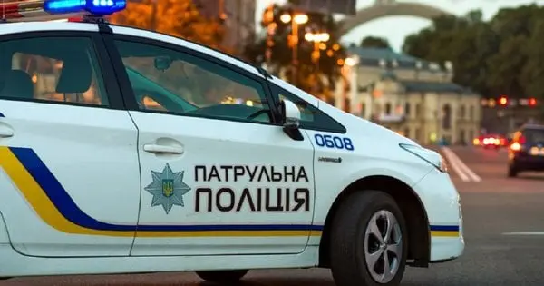 На Кіровоградщині чоловік вистрілив у патрульних поліцейських та втік