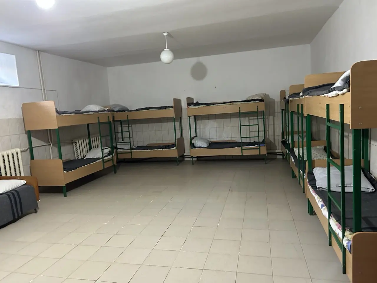 Прострочені продукти і учні без документів: на Вінниччині перевірили спортивний ліцей