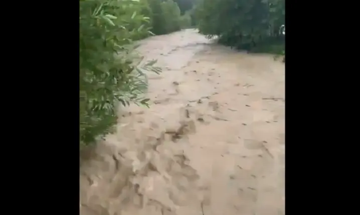 На Буковині через грози на 1-1,5 метра піднявся рівень води у річках Сірет та Черемош