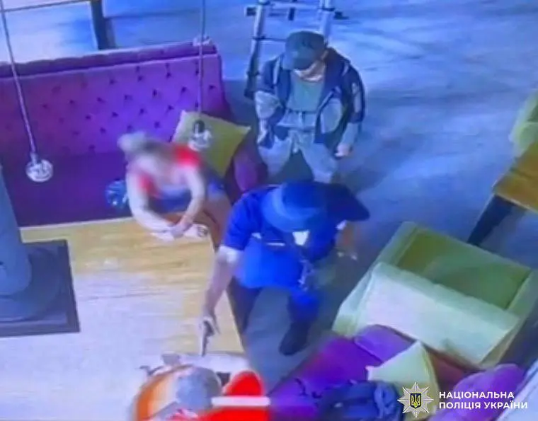 У столиці затримано двох киян, які з погрозами «вибивали» зарплату знайомій
