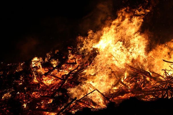 У Харкові вночі прогримів вибух: спалахнула пожежа