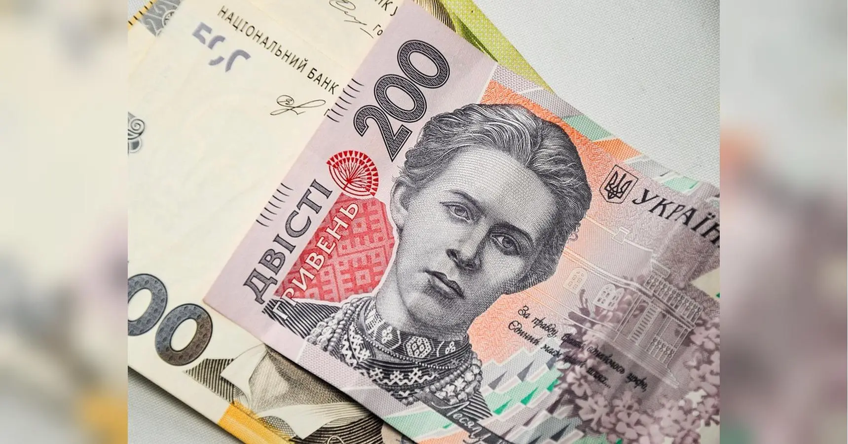 Доплата до пенсії в 470 грн: хто отримає додаткові гроші за надстаж