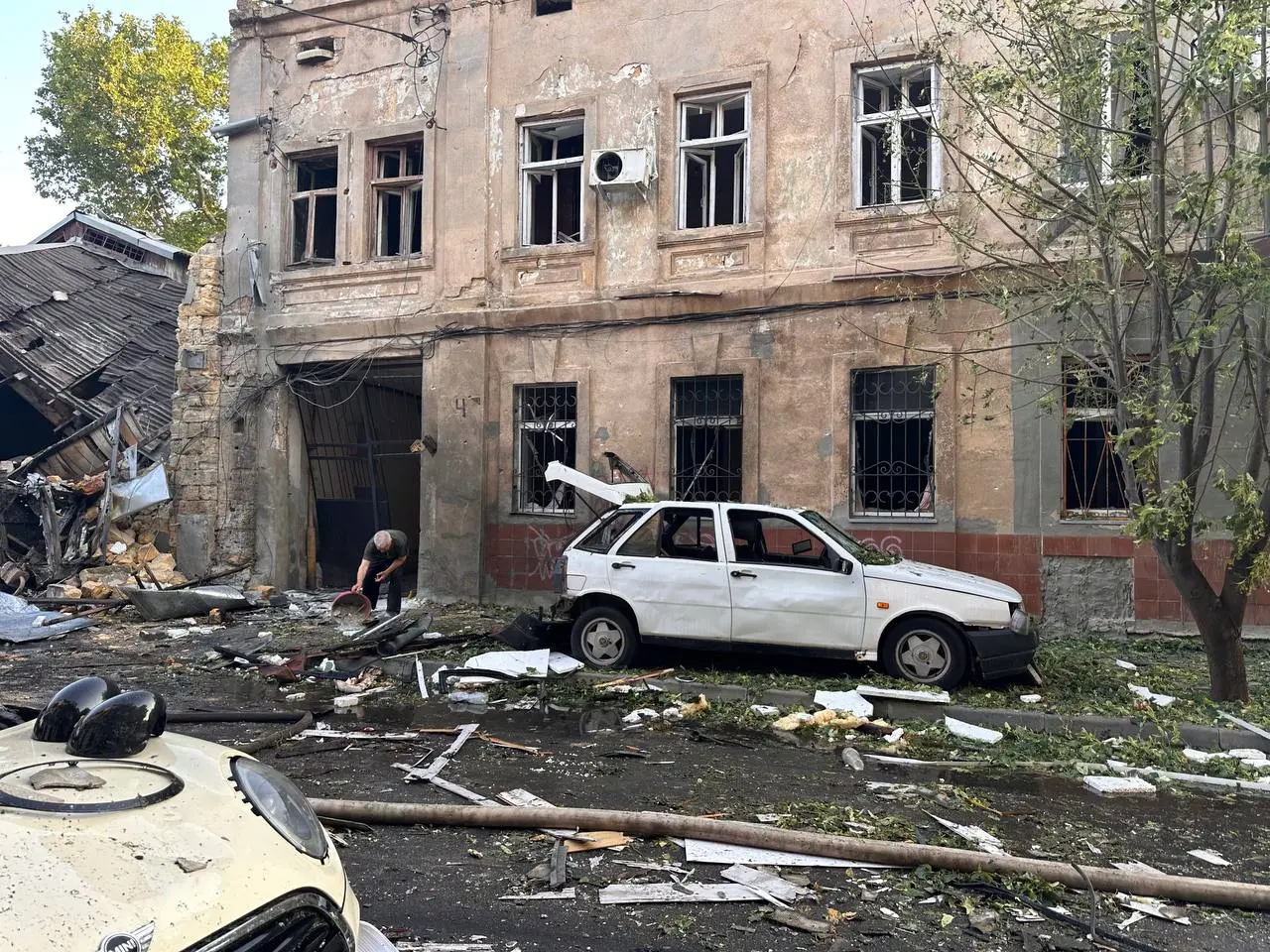 Двоє людей загинули внаслідок російської атаки по Одесі