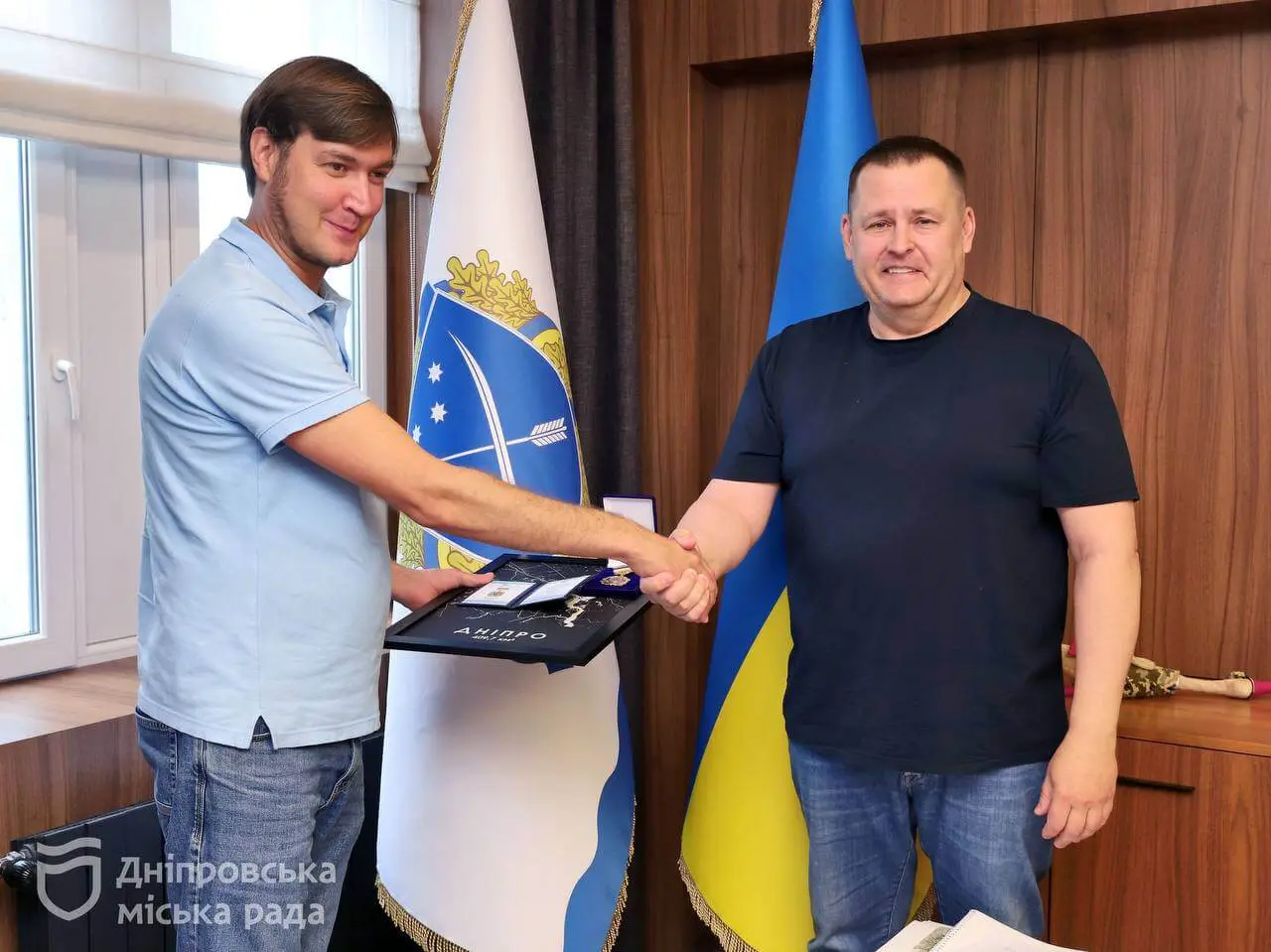 Борис Філатов нагородив команду «Проліски» найвищою відзнакою Дніпра за допомогу після обстрілів