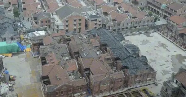 У Шанхаї роботи перемістили історичний комплекс на час будівництва, а потім повернули назад